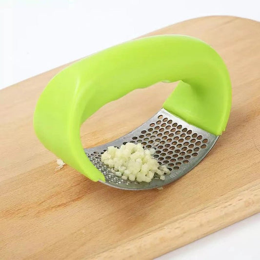 Stainless Steel Garlic Press – Ergonomic, non-slip garlic mincer with 304 stainless steel blade for effortless garlic crushing and fine mincing.